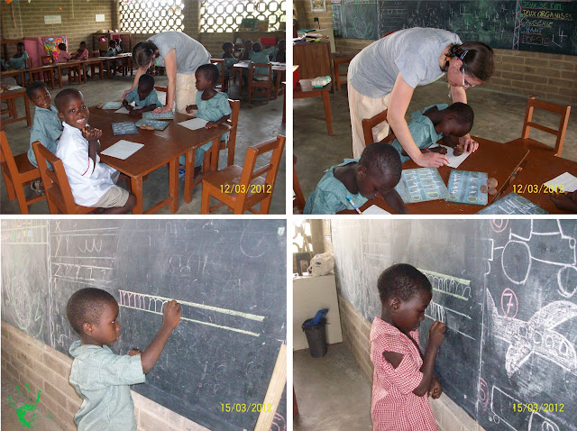 I bambini della scuola togolese studiano in classe