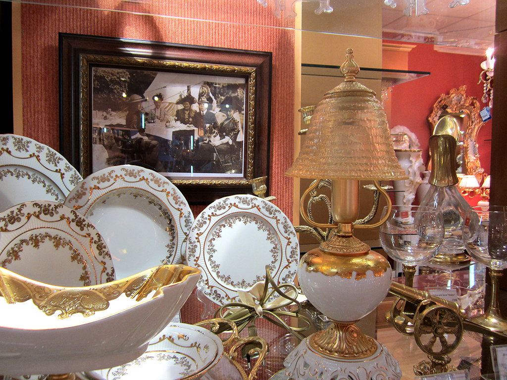 красивая посуда. посуда центр. посуда на блошином рынке сервизы. бибихауз на нижегородской. императорский фарфоровый завод магазин на ленинском проспекте.