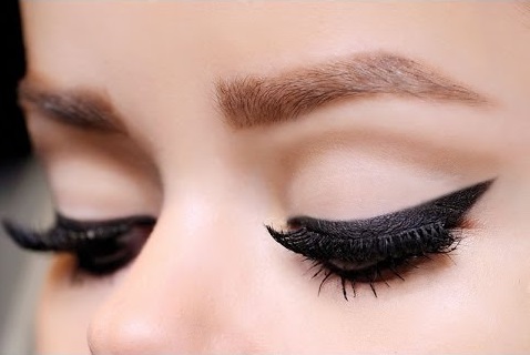 DELINEADO DE OJOS DE GATO-CAT EYES by maquillajebellezamujer.blogspot.com DELINEADO DE OJOS DE GATO-CAT EYES by maquillajebellezamujer.blogspot.com