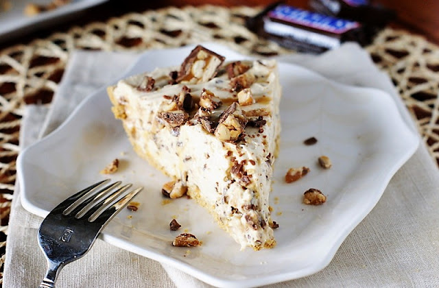 Easy No-Bake Snickers Candy Bar Pie Image
