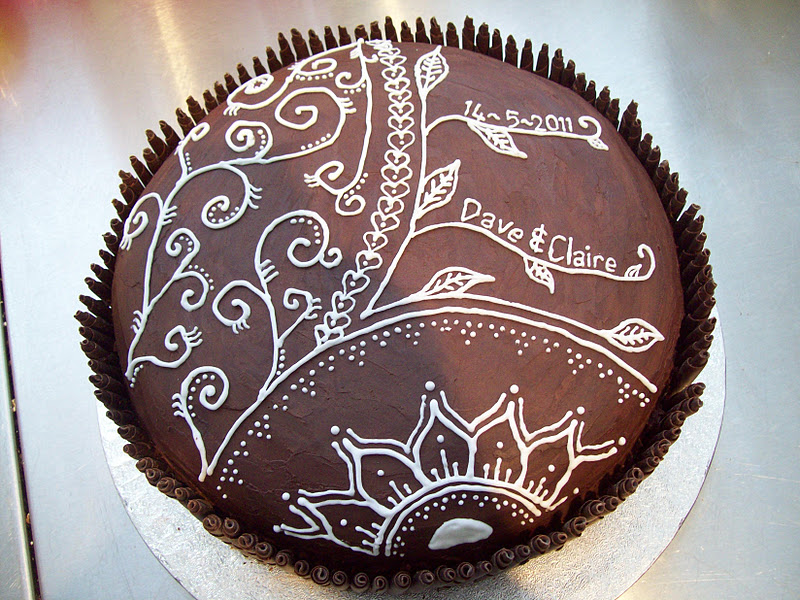 Makey-Cakey: C&D's Wedding Cake - Middle Tier Chocolate Extravaganza!