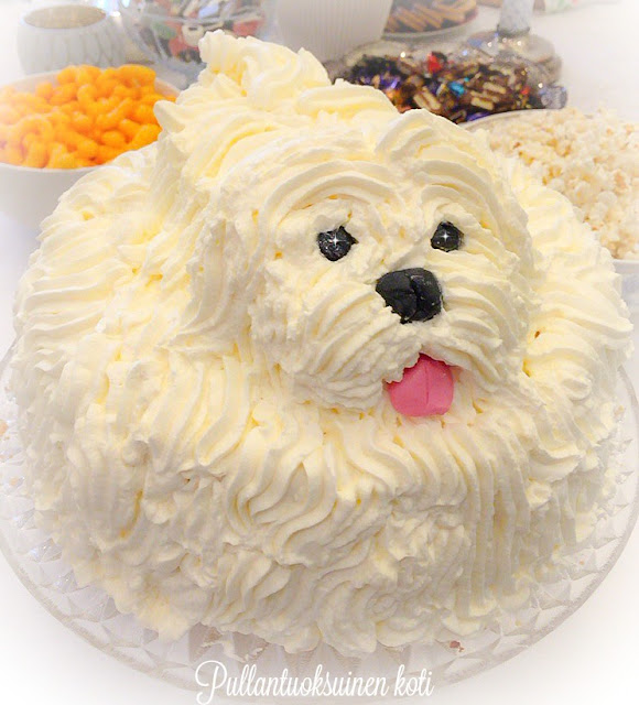 #synttärikakku #birthdaycake #shapecake #whitecake #dogcake #koirakakku