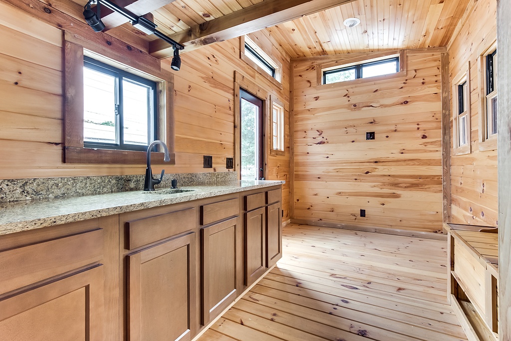 TINY HOUSE TOWN Cedar Chattanooga Tiny House (144 Sq Ft)