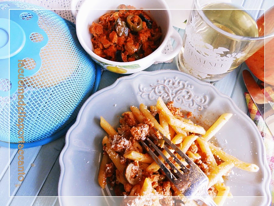 pennette rigate con ragù di soia, olive e capperi di pantelleria / penne rigate (pasta) with soy sauce, olives and capers