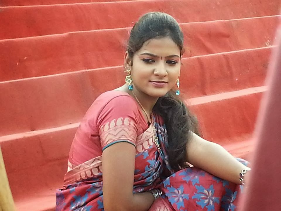 VJ Chithra in Saree | Veethi