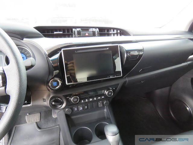 Toyota Hilux SRX A/T 2016 - sistema multimídia