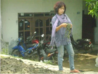 Saat berkunjung di pusat binaan petani rumput laut desa Sigempol Randusanga Brebes, Ruput yang telah dikeringkan secara alami di sepanjang jalan setelah kering dikemas dan selanjutnya dikirim ke Jakarta (Foto : N. Dibo)