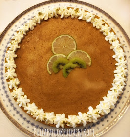 #limettipiiras #keylimepie #kondensoitumaito #leivonnainen #digestivepohja #caramel #baking #cake #limecake #lime #recipe