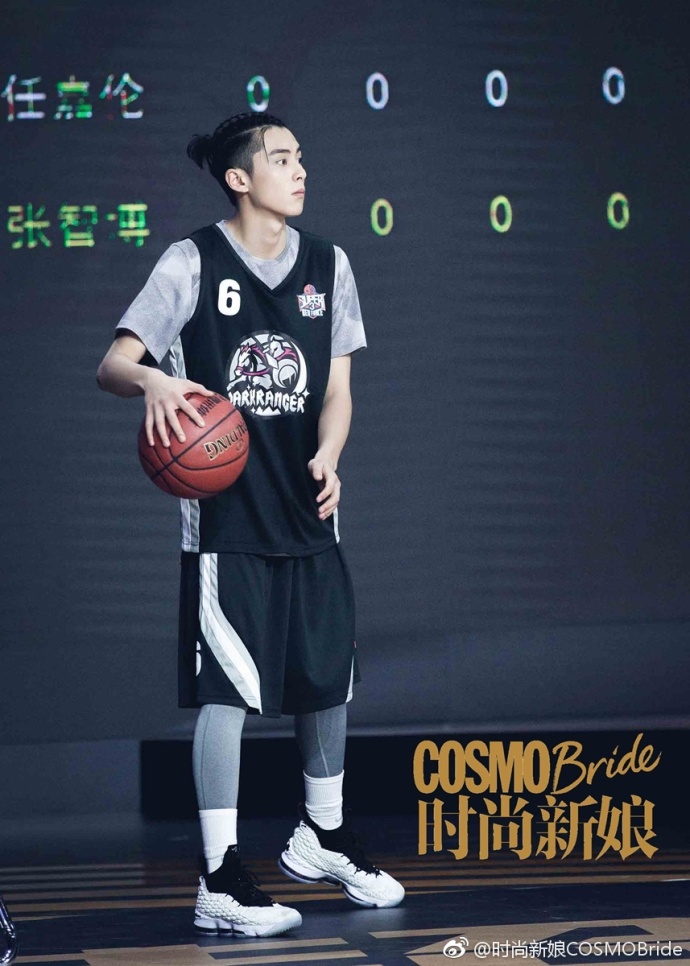 Dylan played basketball yesterday. -- tags #dylanwang #daomingsi #shenyue  #shancai #darrenchen #kuanhung #huazelei #caesarwu #ximen…