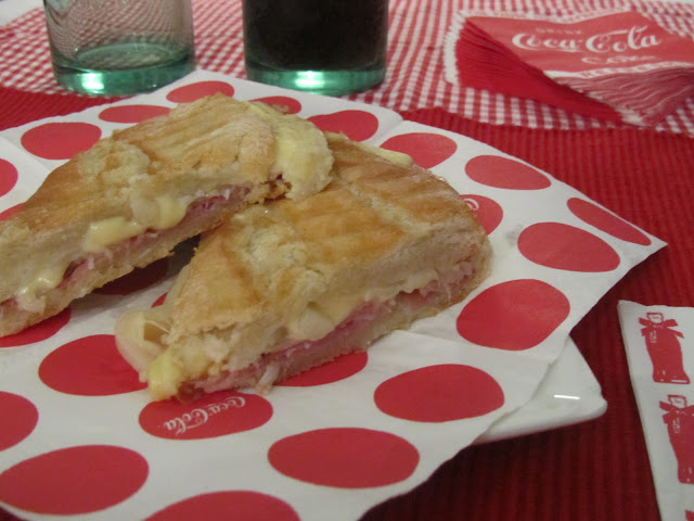  Bocadillo de Jamón, Queso y Espárragos 