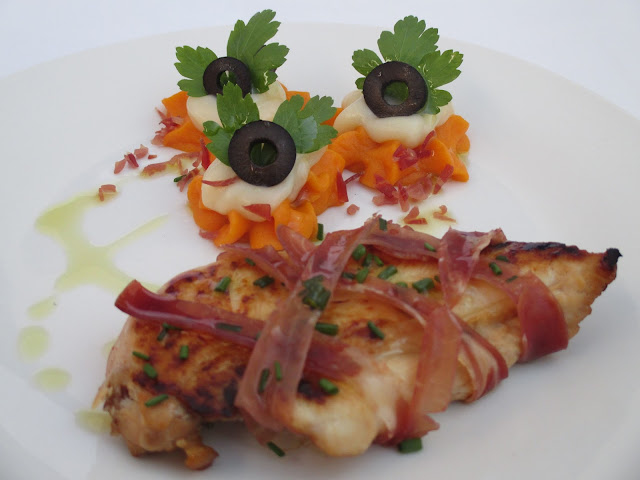 Solomillos De Pollo Macerados ,con Purés De Verduras Y Jamón
