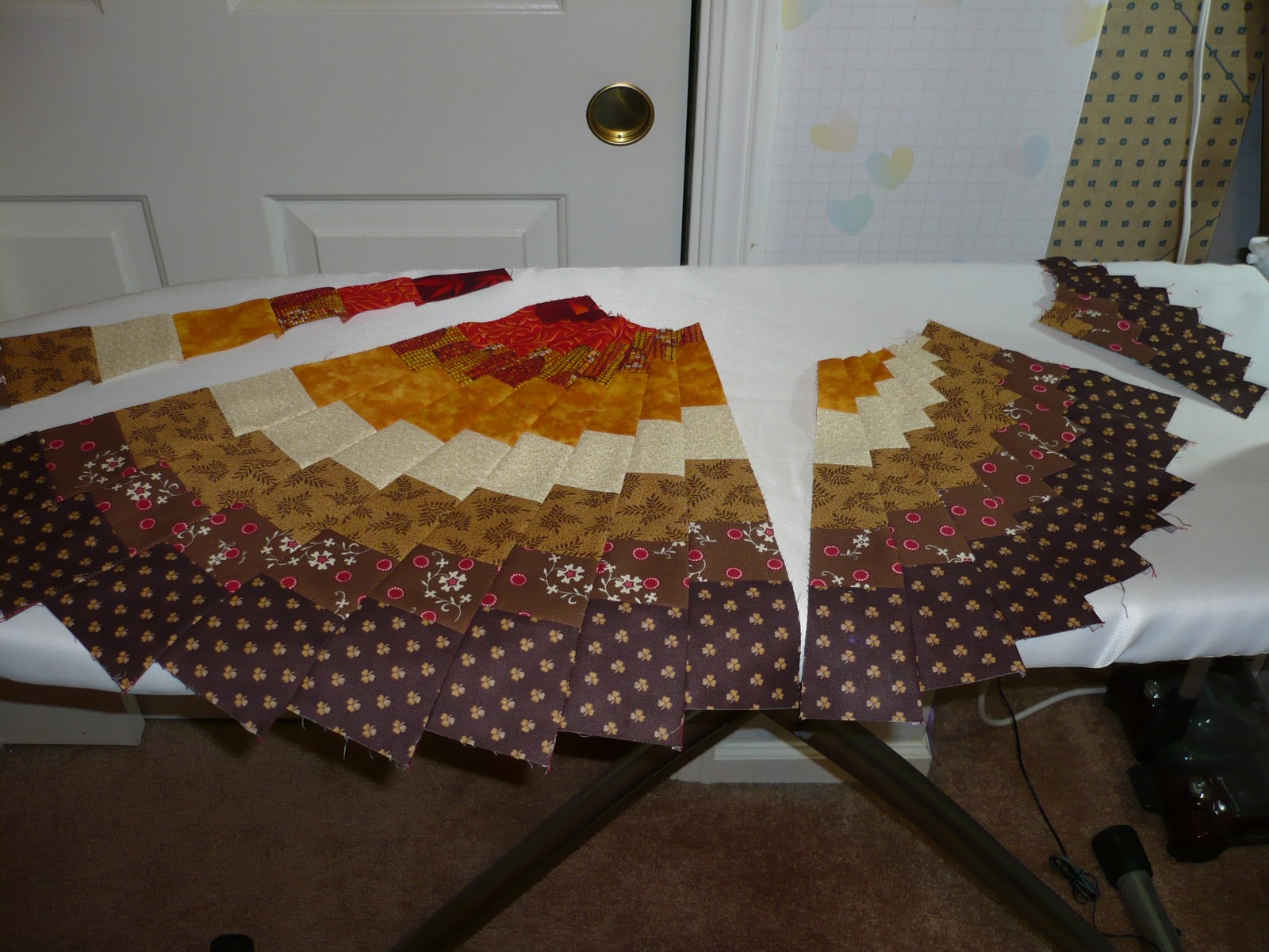 DianeLoves2Quilt Spiral Table Runner