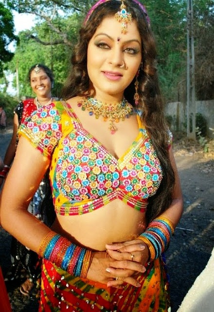 Latest 13 Photos of Gujarati Actress Kiran Acharya.