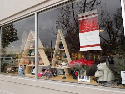 Display Window at Studios on the Park, Paso Robles, © B. Radisavljevic