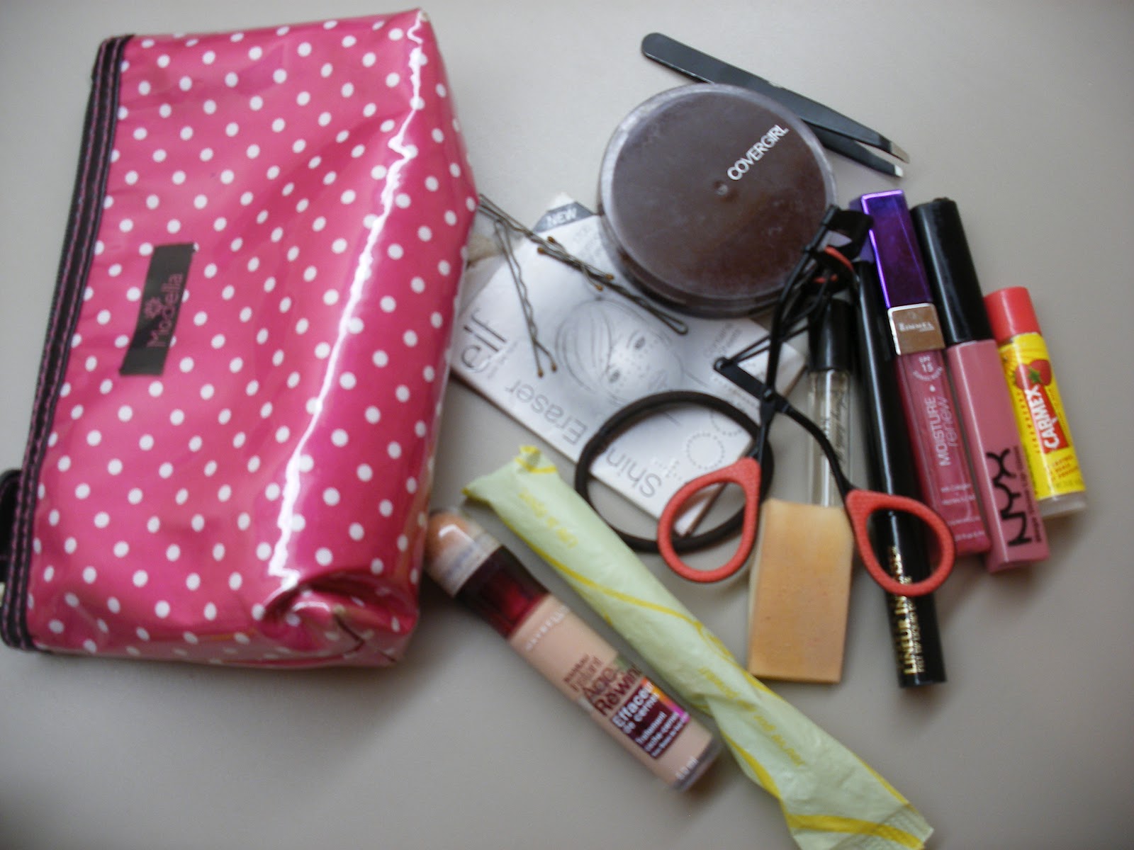 Pretties and Pearls What's In My Makeup Bag (for school or work)