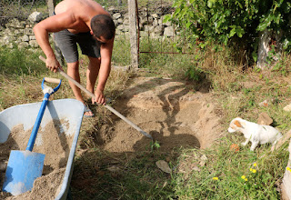 Raking over the base sand layer Raking over the base sand layer