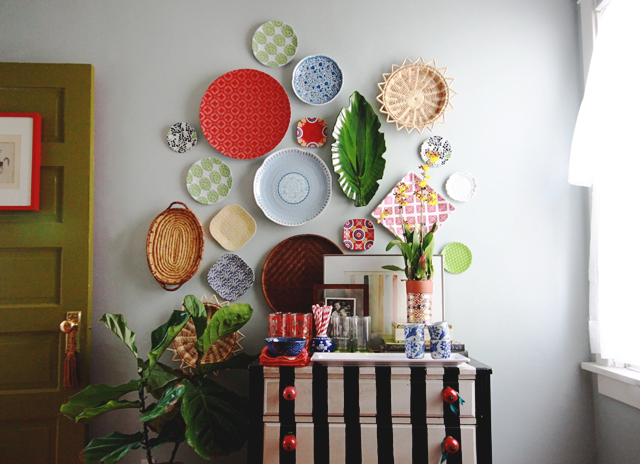 Con montículo lema Dinnerware Gone Rogue: How to Hang a Plate Wall - Aunt Peaches