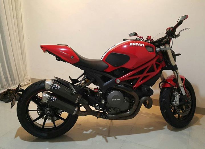  MOGE  BEKAS  DIJUAL Jual Ducati Monster 1100 evo FP 