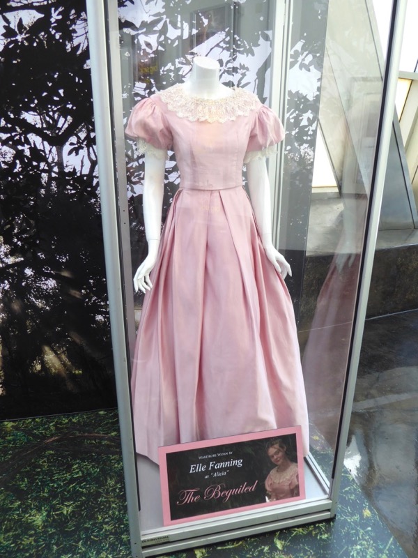 Hollywood Movie Costumes and Props: Kirsten Dunst and Elle Fanning