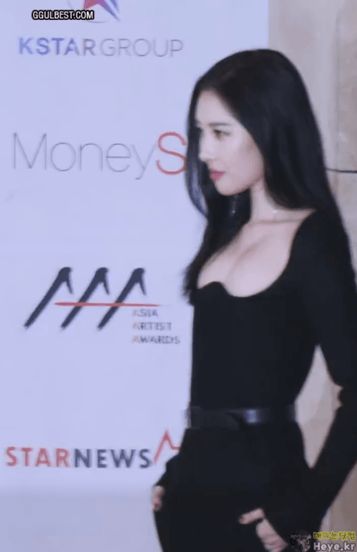 GIF FACTORY SUNMI Red Carpet Dress .gif