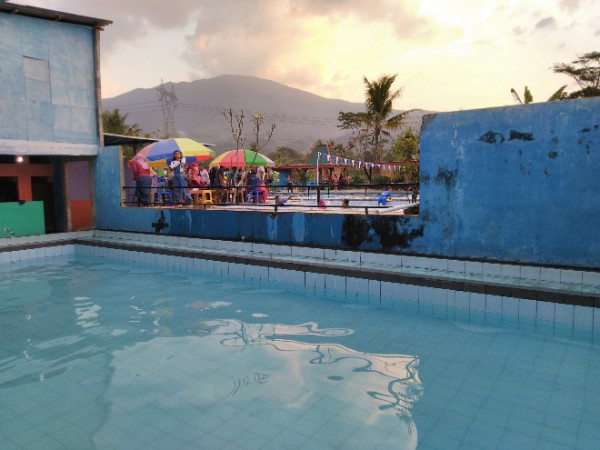 Berenang Di Kolam Renang Singampon Ungaran