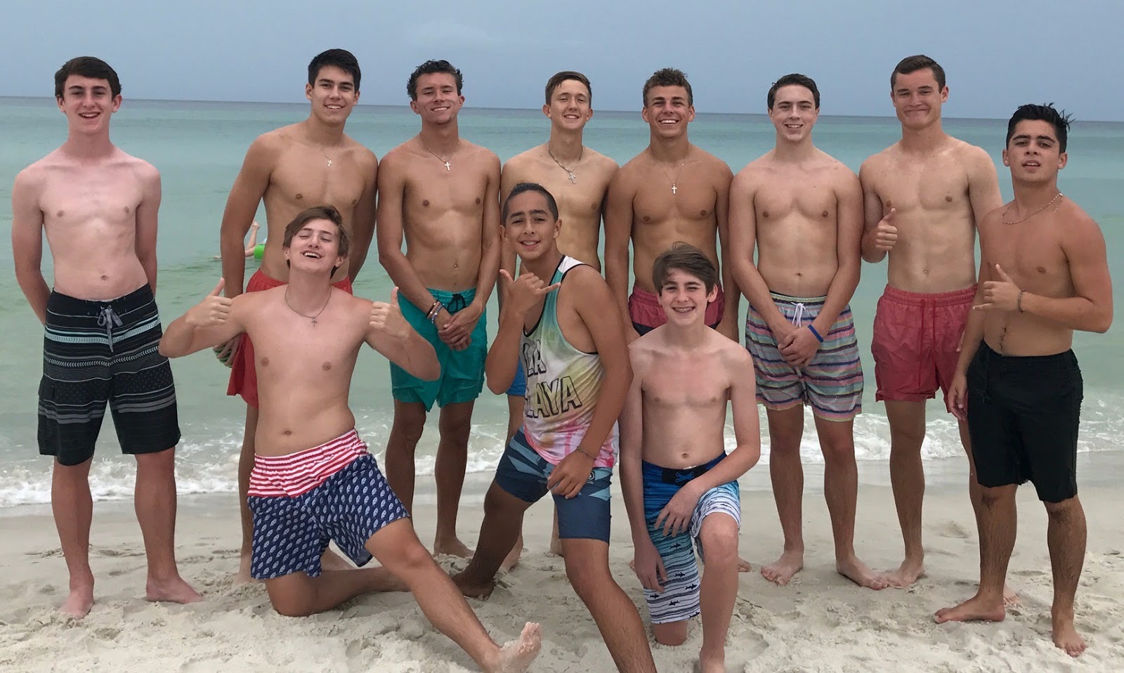 Beach teen boys and girls — photo 14