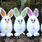 http://www.ravelry.com/patterns/library/little-easter-bunnies