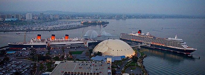 Cnd S Cruiseblogger Two Queens Meet In Long Beach Long Beach Mayor Robert Garcia Inspects The Model Of Queen Mary 2 In Museum