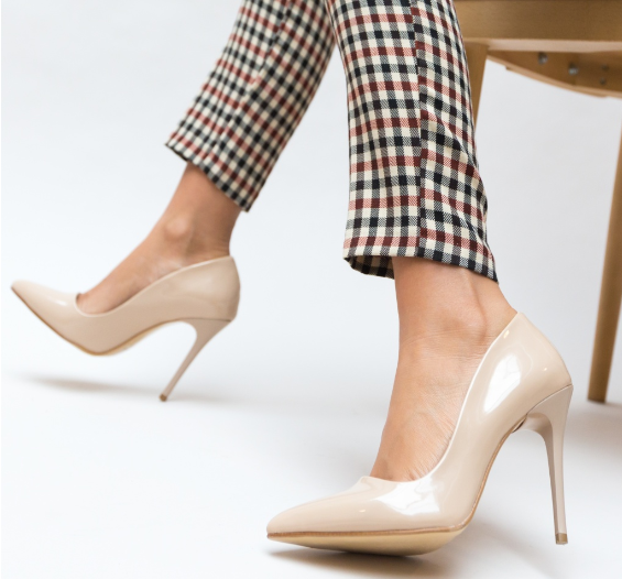 Pantofi Nude de femei cu toc eleganti piele lacuita eco ieftini
