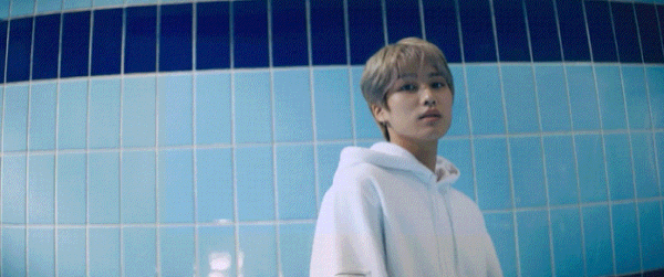 최대 리즈찍고 시작부터 비주얼 폭격하는 남돌.jpgif | 인스티즈