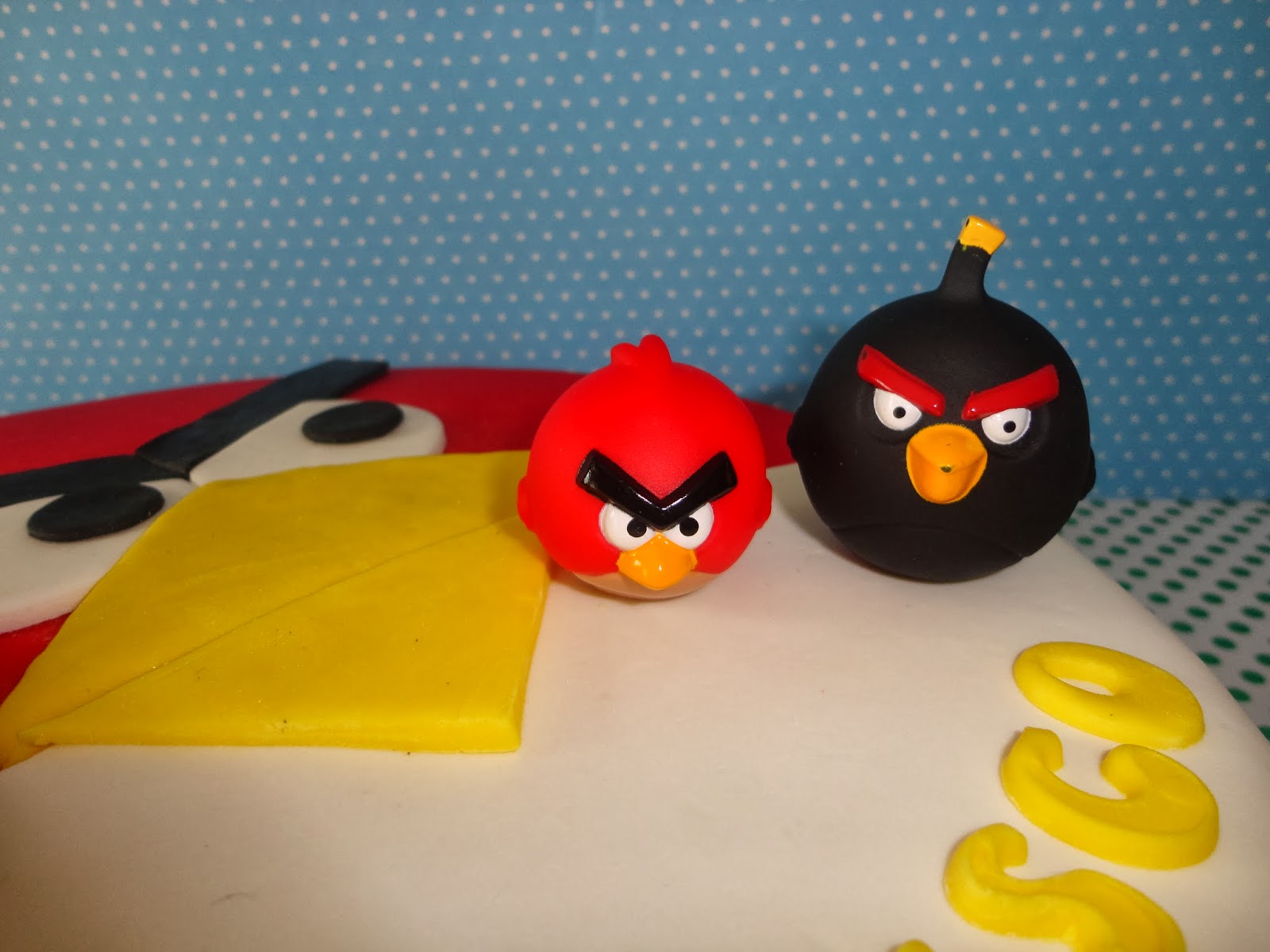 ita-bolos-decorados-e-n-o-s-agry-birds