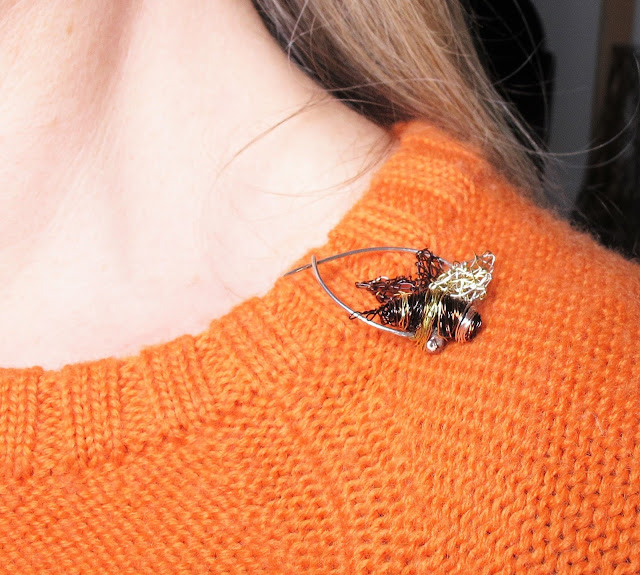 Bumble bee brooch, bee wire sculpture