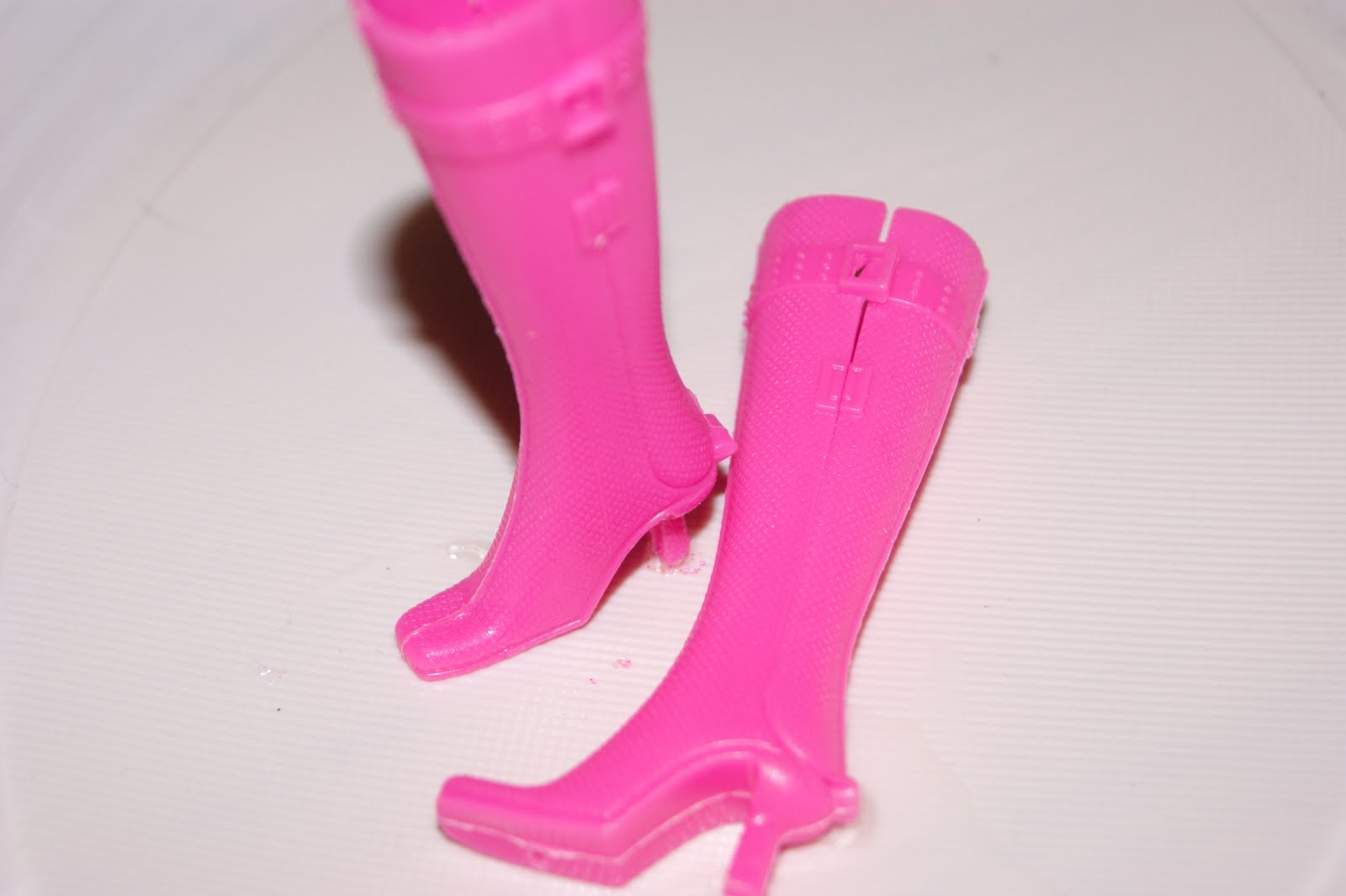 Пластилин для барби. Обувь для кукол Барби. Обувь для Барби 3д ручкой. Обувь для куклы Барби из воздушного пластилина. Обувь для куклы из воздушного пластилина.