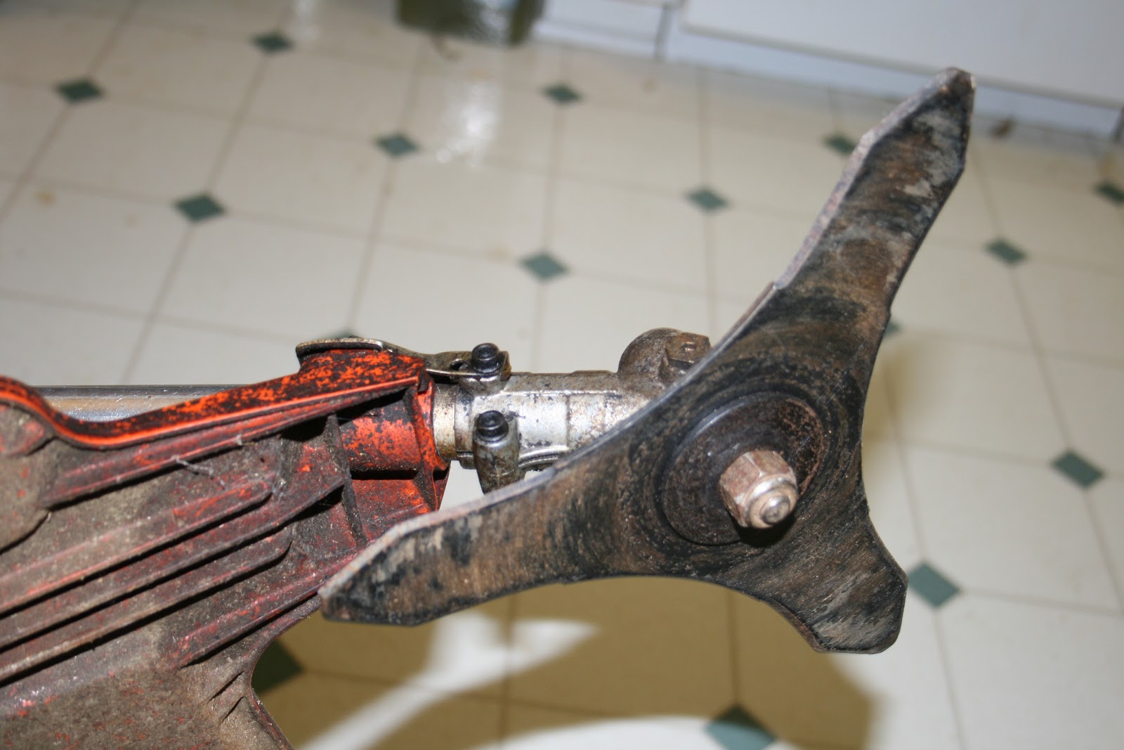 Bargain Barn Husqvarna Weed Eater 225