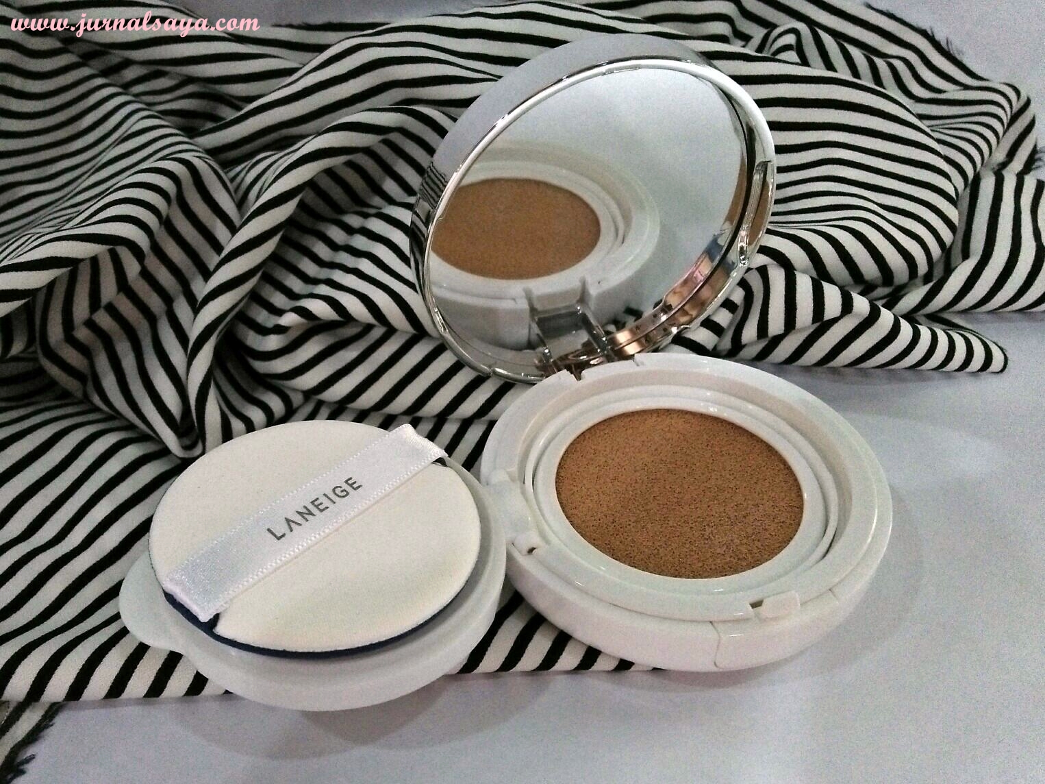 Свотчи кушон ла мер. Кушон beauty cream. Кушон эрбориан. Свотчи кушоны. Tom ford soleil glow tone up foundation hydrating cushion compact spf 40.