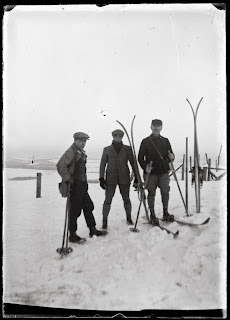 drei Skifahrer 1920er