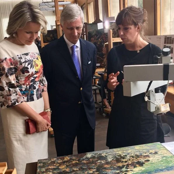 King Philippe and Queen Mathilde visited the painting restoration workshop of the Royal Institute for Cultural Heritage. Mathilde wore Dries Van Noten dress