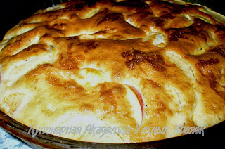 пирог с яблоками и вареньем 