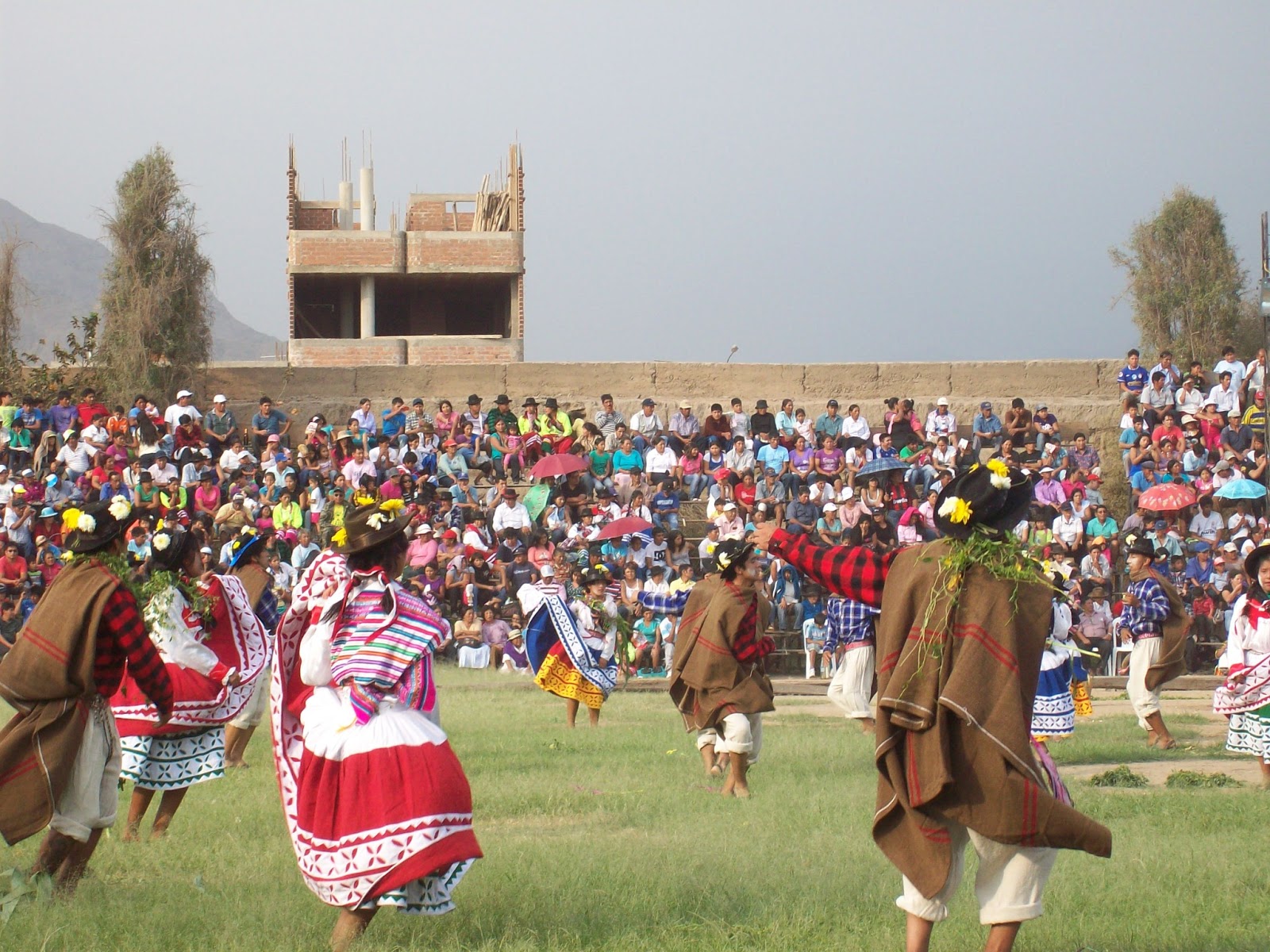Centro Social Hualla Lima - Peru residentes: hualla en QORY CHARANGO 2013