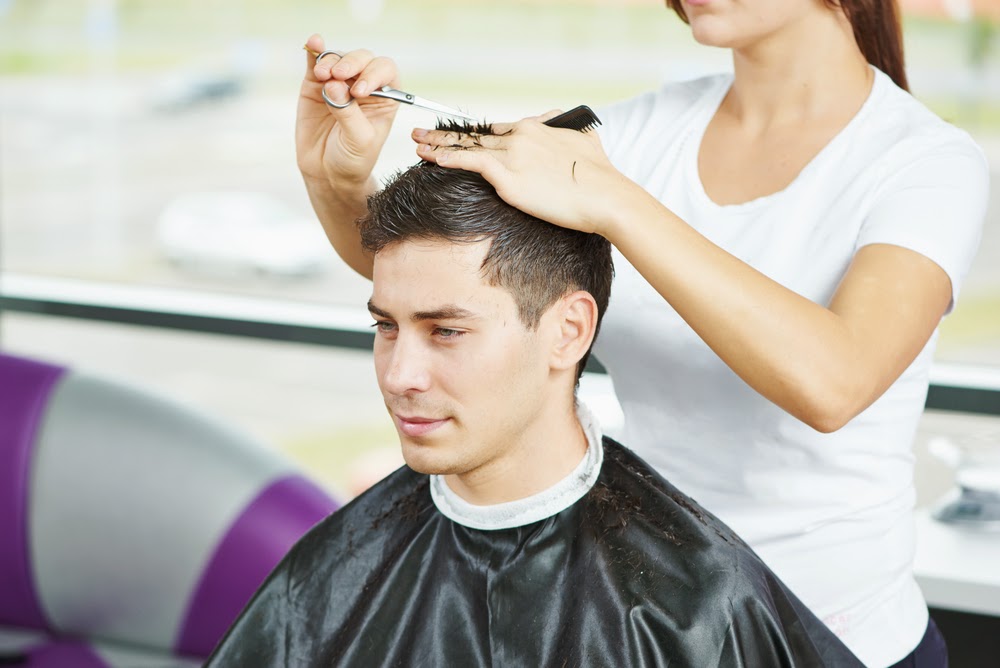 Der Postillon Mann Der Nicht Bei Friseur Redet Hochstwahrscheinlich Psychopathischer Serienkiller
