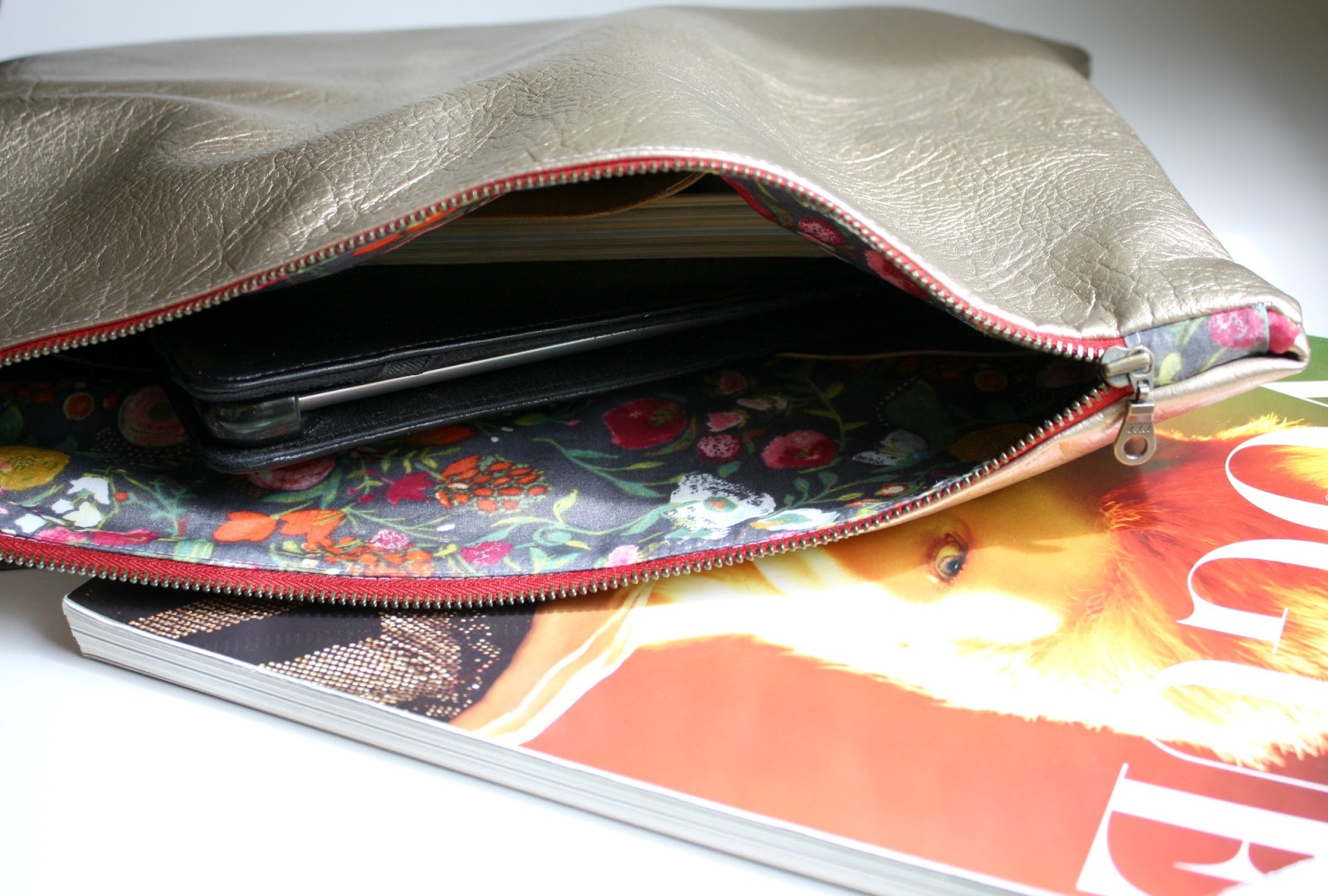 sewhungryhippie Sew a faux leather zipper case