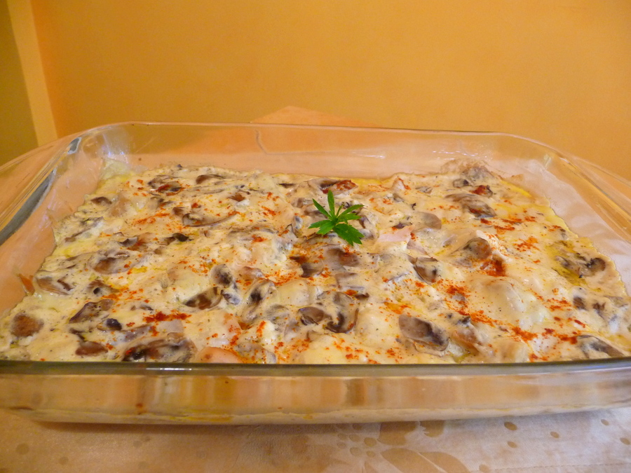 SPLENDID LOWCARBING BY JENNIFER ELOFF GOUDA CHICKEN A LA QUEEN CASSEROLE