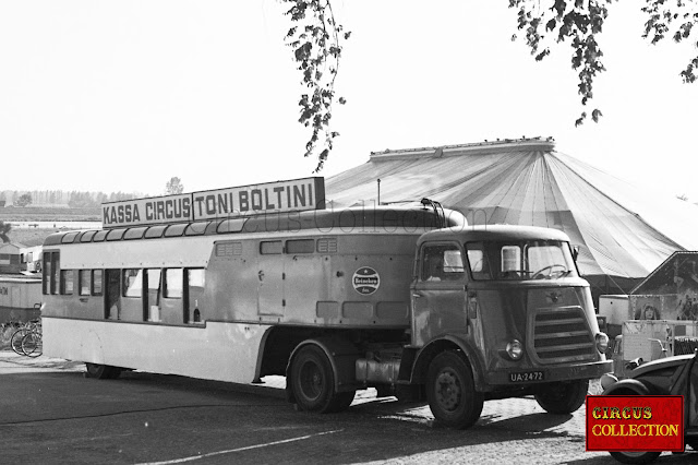 Roulotte caisse du Cirque  Hollandais Toni Boltuni 1975