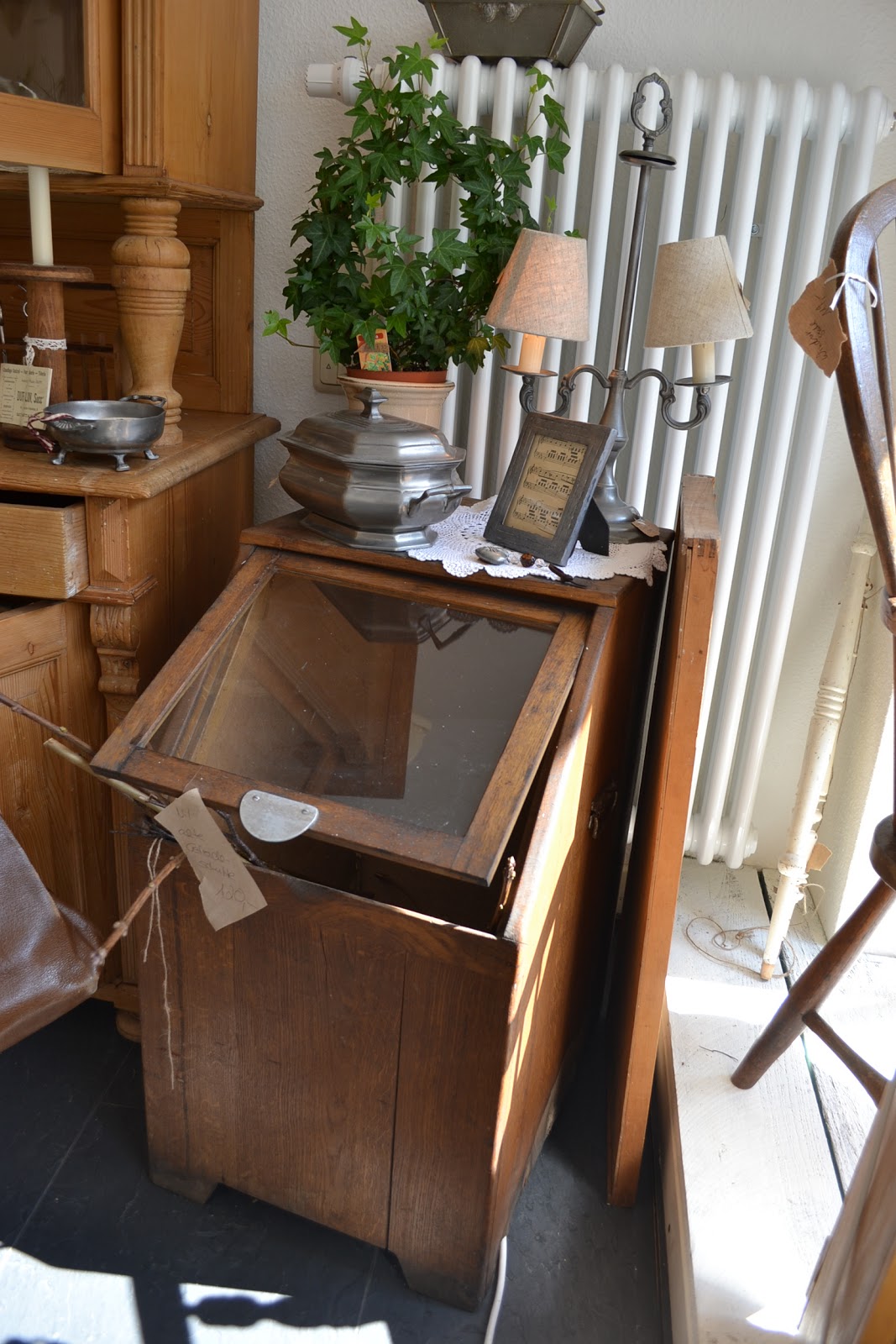 Nostalgie-im-Landhaus: Bilder aus dem Laden und dem Lager