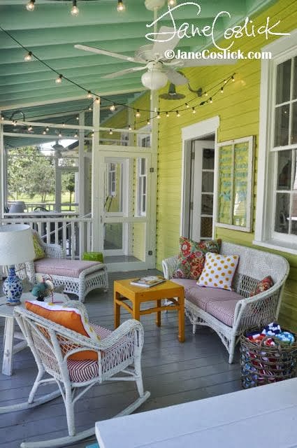 MIRANDO EL JARDIN DESDE UN SILLON DE MIMBRE: un precioso detalle para