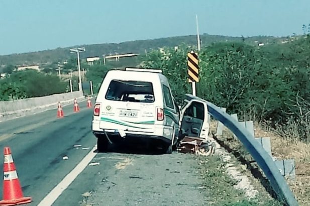 Veículo de funerária de Catolé do Rocha se envolve em acidente no município de Caicó
