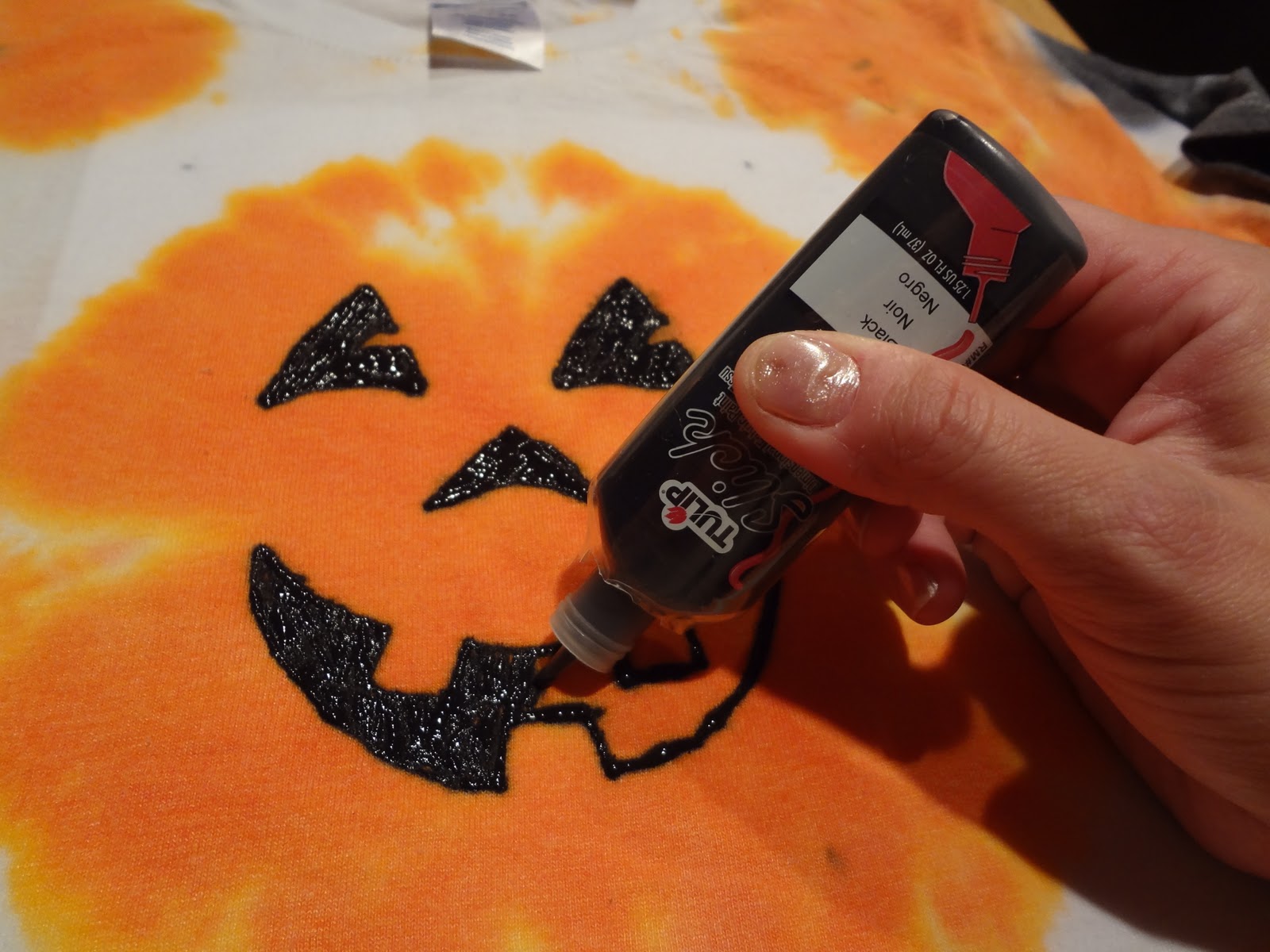 ID Mommy Making Tie Dye Shirts for Halloween!