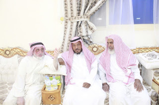 الشيخ سلمان الضليعي بن باني يقيم مأدبة عشاء بمناسبة إفتتاح ديوانه بظاهرية ابن باني