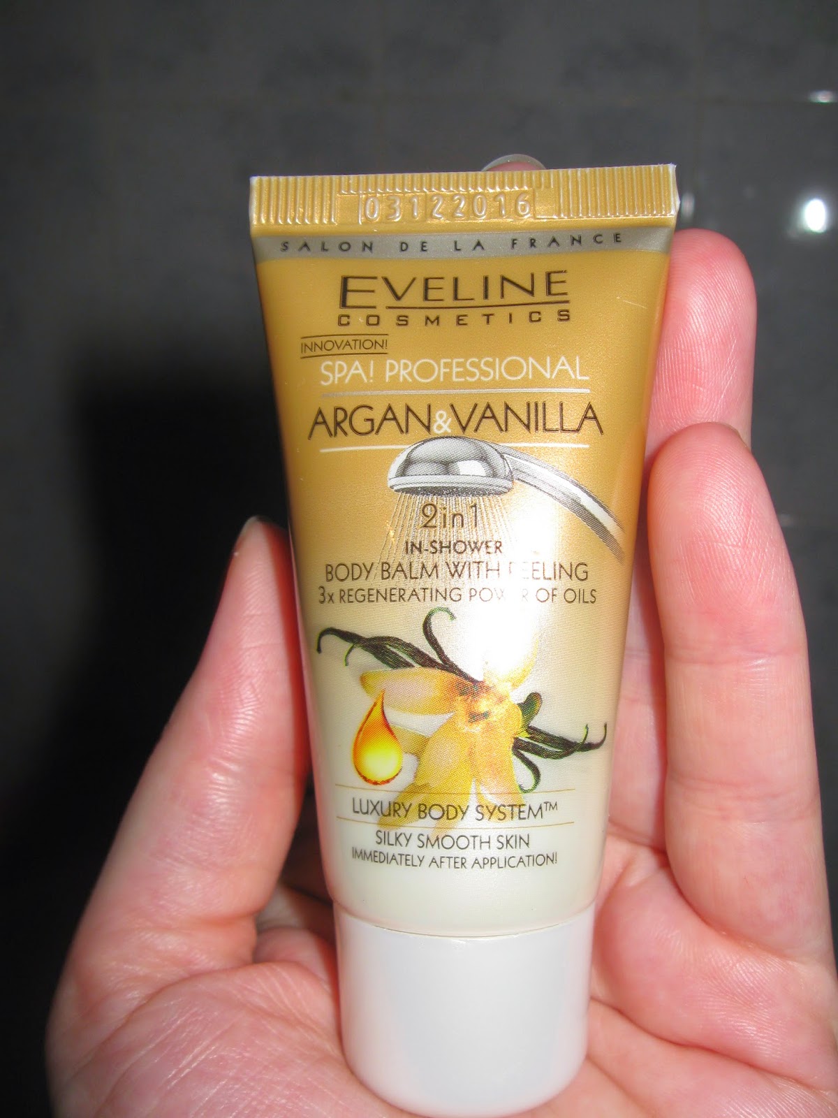 Eveline kozmetikapreparativa(krema za ruke i in shower 2in1)