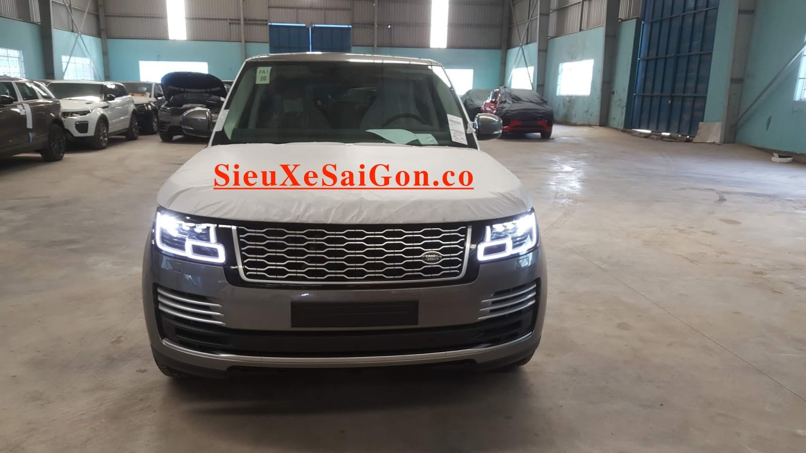 Siêu Phẩm SUV Range Rover LWB Mới 5 Chỗ Đời 2018 Model 2019 Màu Bạc ÁNh kim vừa về việt nam với giá trên 10 tỷ đồng có gì mới và đặc biệt